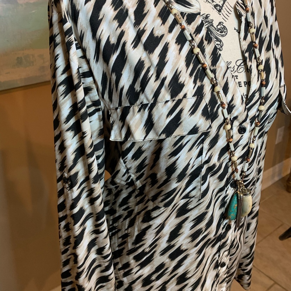 Chic Animal Print Calvin Klein Blouse - Picture 5 of 8